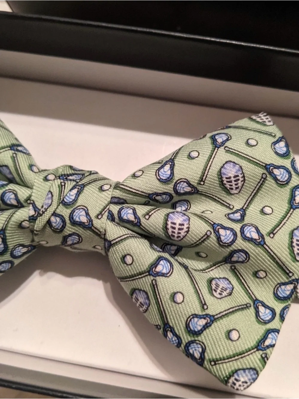Vineyard Vines Youth 🥍 Light Green Blue Lacrosse Patterned Bow Tie NIB